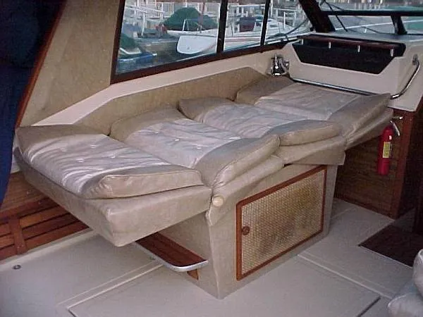 1979 Sea Ray SRV300 Sportbridge