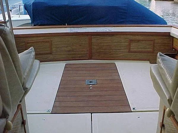 1979 Sea Ray SRV300 Sportbridge