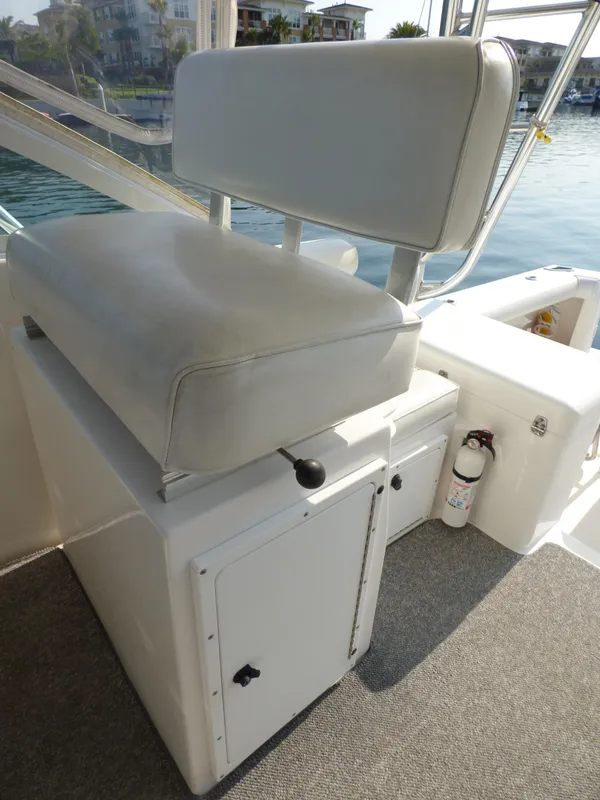 Capitain seating