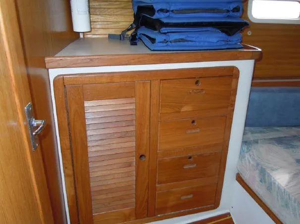 Aft Berth Hanging Locker