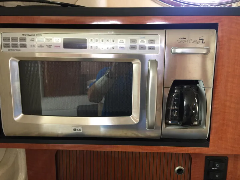2005 Sea Ray Sundancer 320