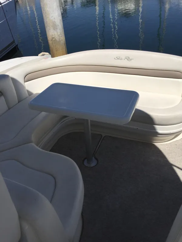 2005 Sea Ray Sundancer 320