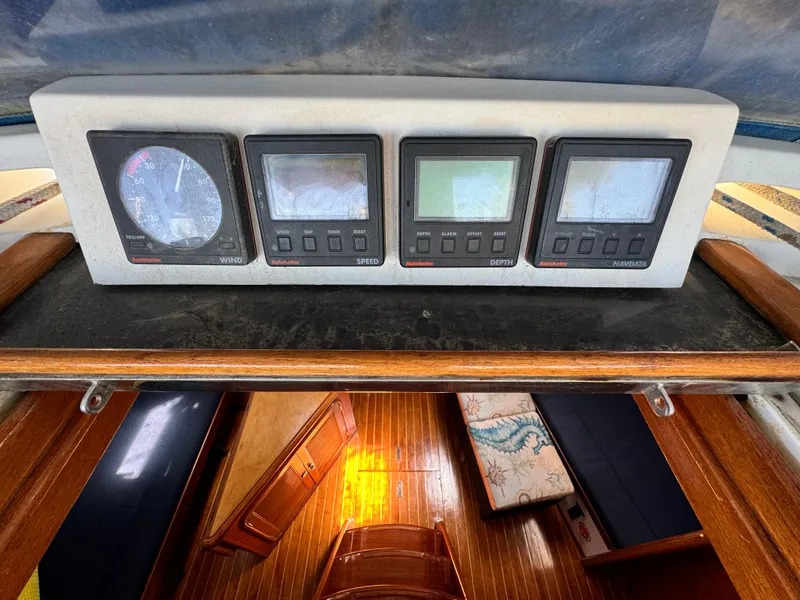 1995 Tayana 48 CENTER COCKPIT