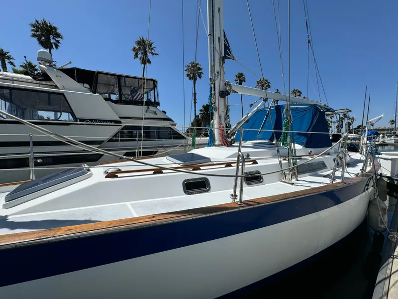 1995 Tayana 48 CENTER COCKPIT