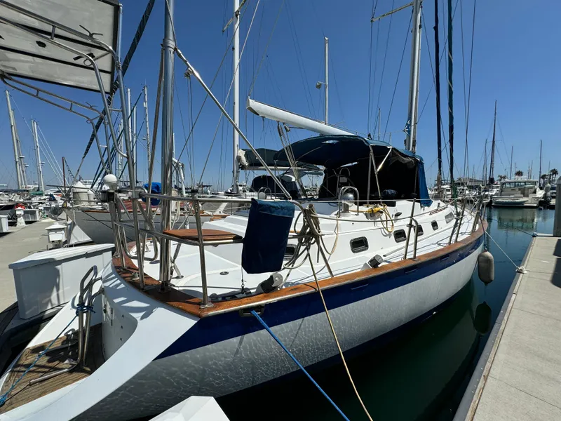 1995 Tayana 48 CENTER COCKPIT