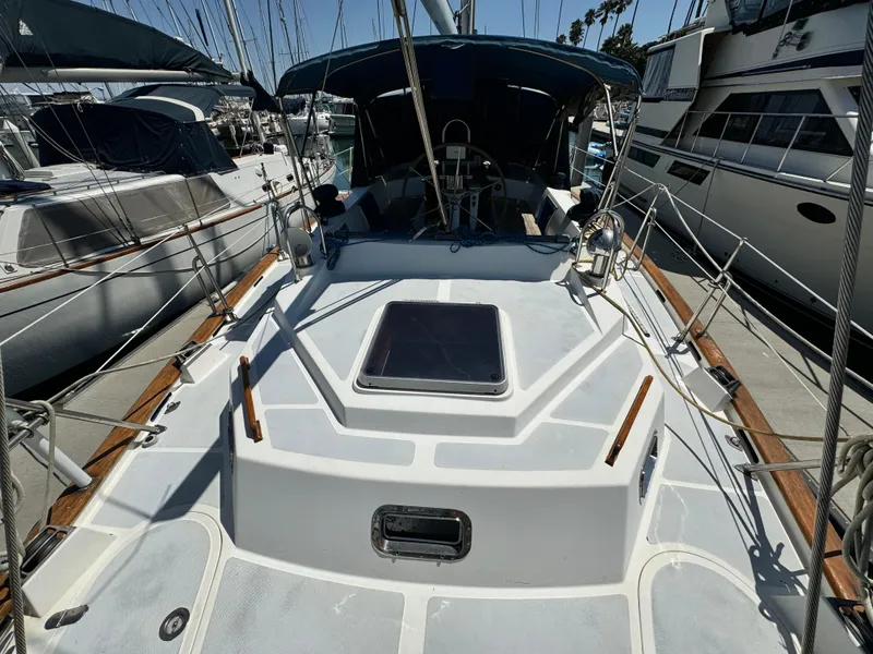 1995 Tayana 48 CENTER COCKPIT