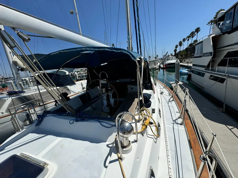 1995 Tayana 48 CENTER COCKPIT