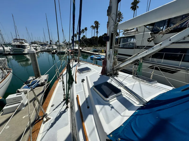 1995 Tayana 48 CENTER COCKPIT