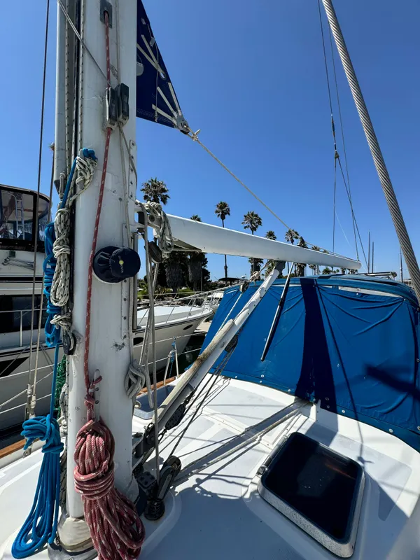 1995 Tayana 48 CENTER COCKPIT