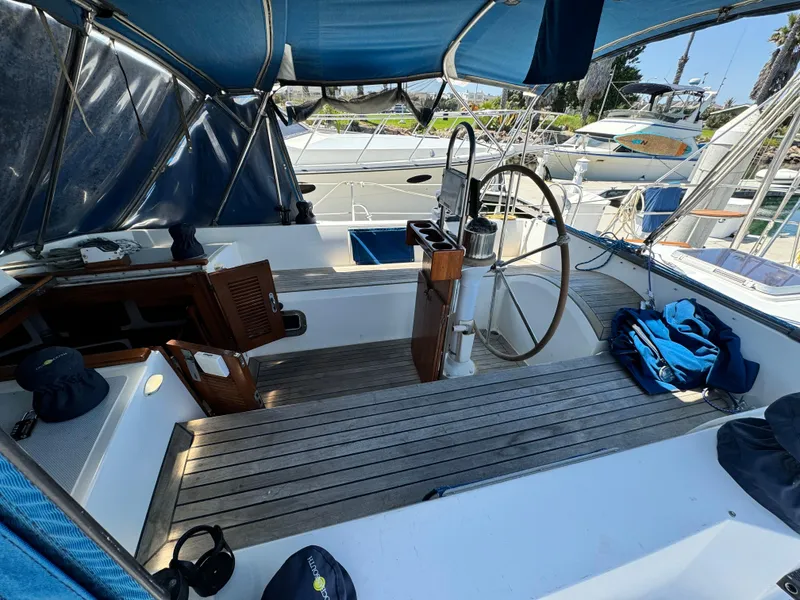 1995 Tayana 48 CENTER COCKPIT