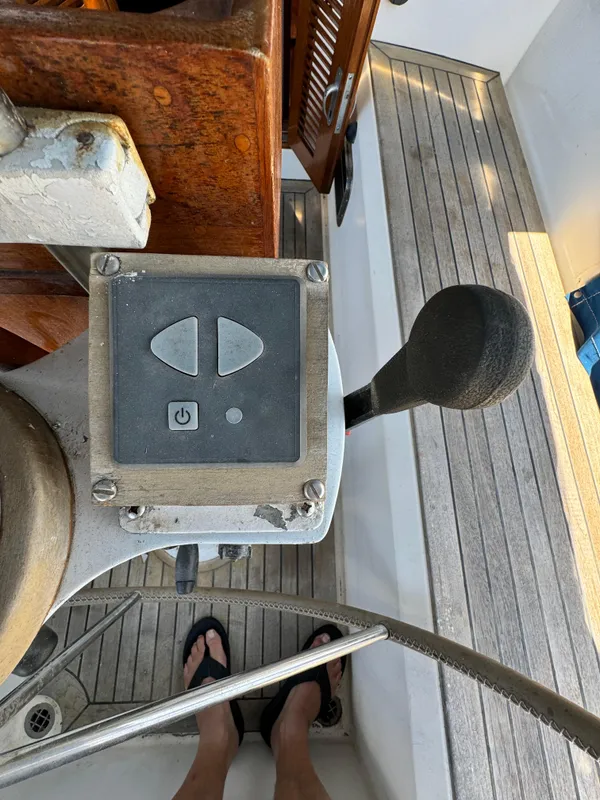 1995 Tayana 48 CENTER COCKPIT