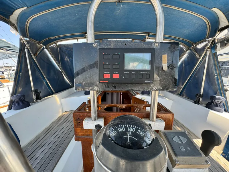 1995 Tayana 48 CENTER COCKPIT