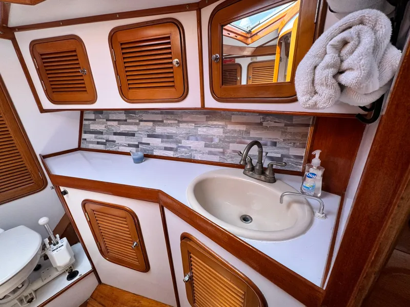 1995 Tayana 48 CENTER COCKPIT