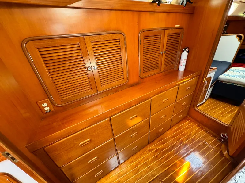 1995 Tayana 48 CENTER COCKPIT