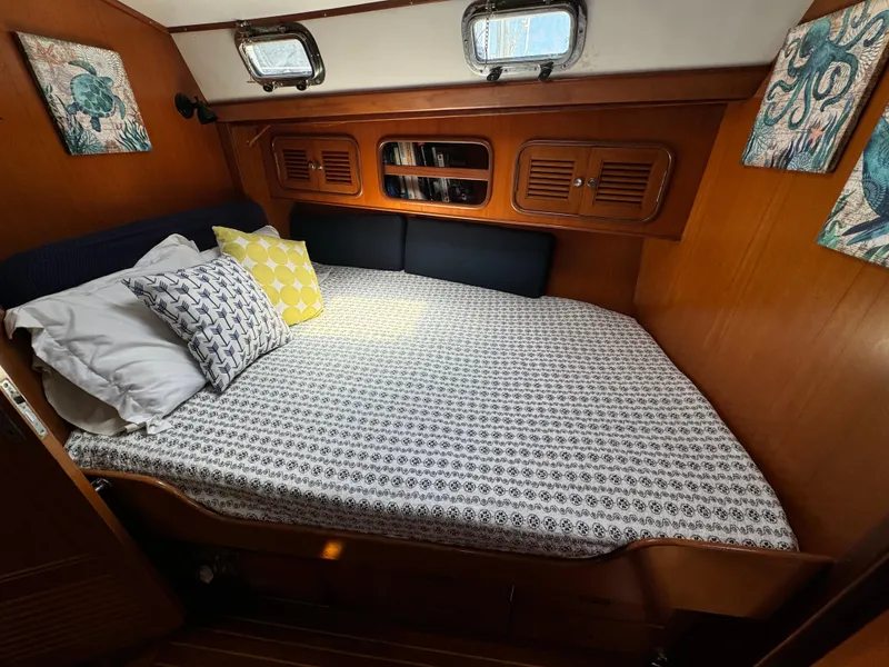 1995 Tayana 48 CENTER COCKPIT