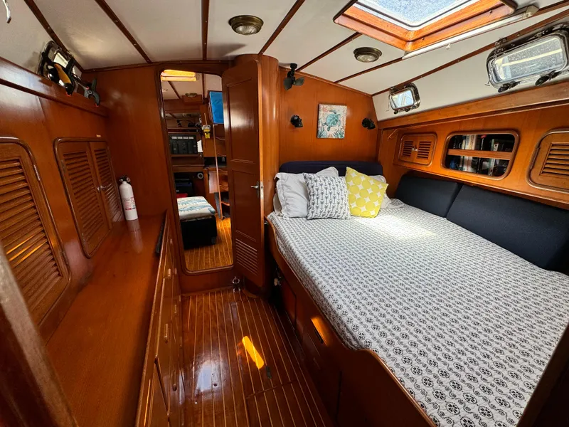 1995 Tayana 48 CENTER COCKPIT