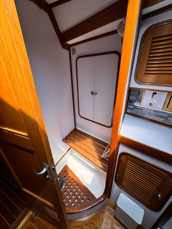 1995 Tayana 48 CENTER COCKPIT