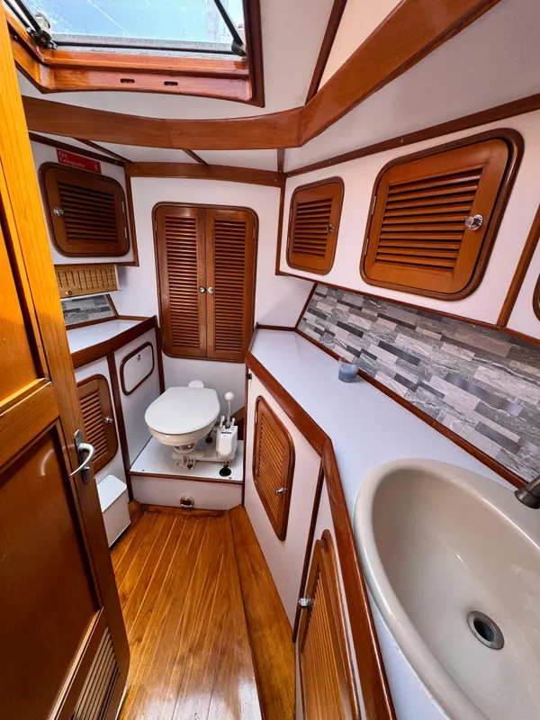 1995 Tayana 48 CENTER COCKPIT