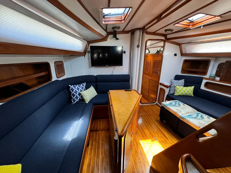 1995 Tayana 48 CENTER COCKPIT