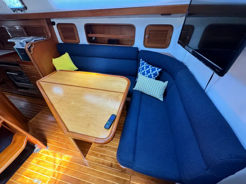 1995 Tayana 48 CENTER COCKPIT