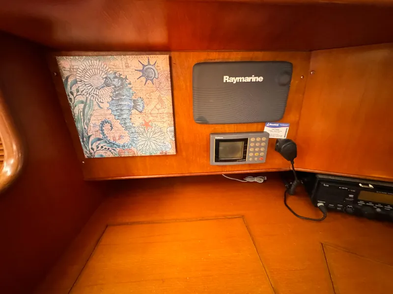 1995 Tayana 48 CENTER COCKPIT