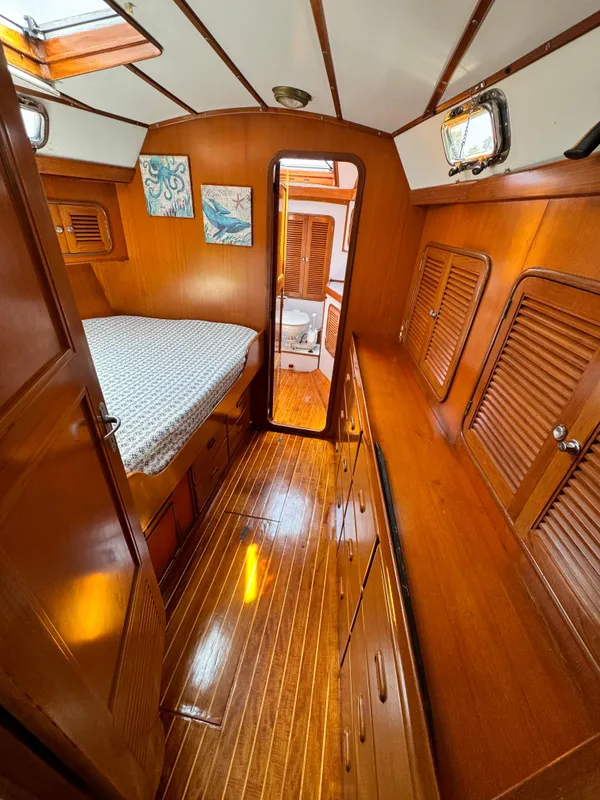1995 Tayana 48 CENTER COCKPIT
