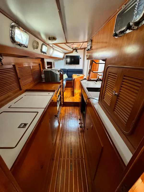 1995 Tayana 48 CENTER COCKPIT