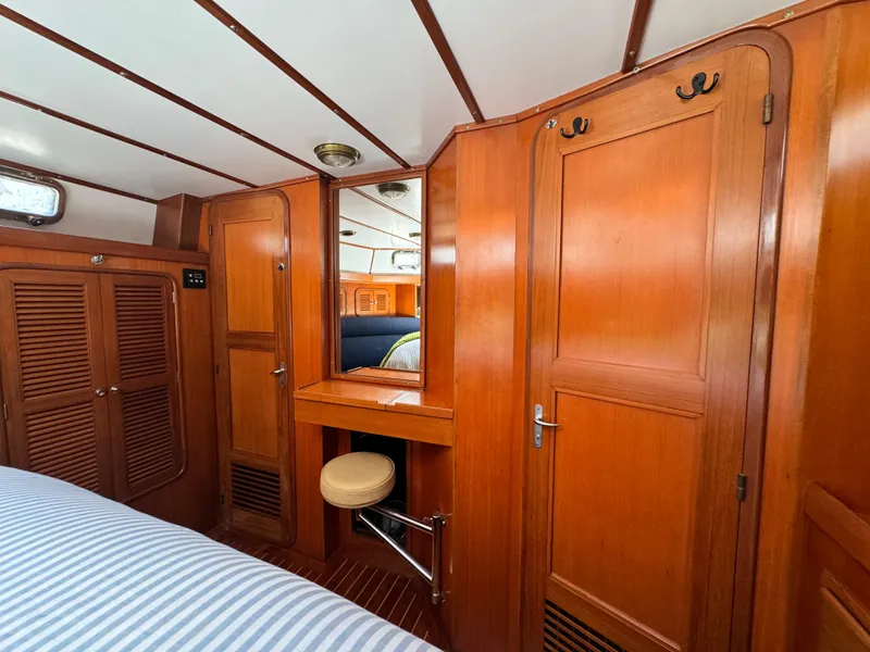 1995 Tayana 48 CENTER COCKPIT