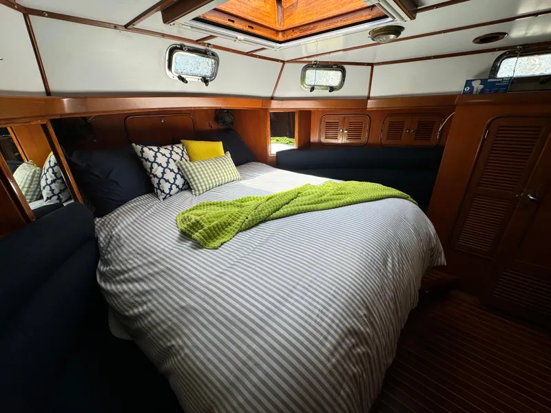 1995 Tayana 48 CENTER COCKPIT