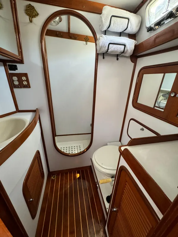 1995 Tayana 48 CENTER COCKPIT