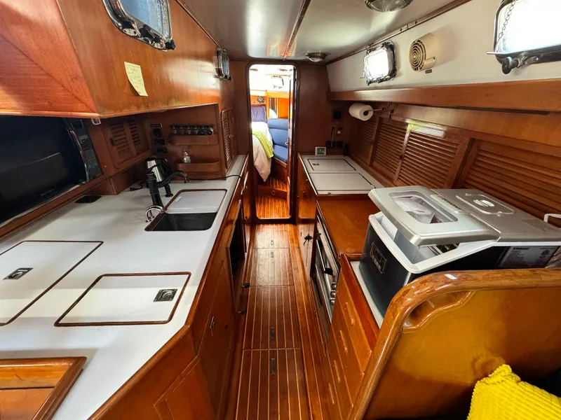 1995 Tayana 48 CENTER COCKPIT