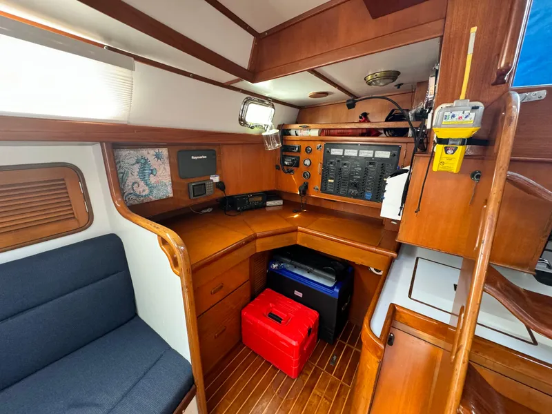 1995 Tayana 48 CENTER COCKPIT