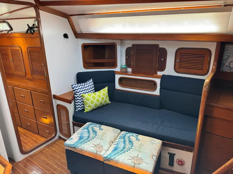 1995 Tayana 48 CENTER COCKPIT