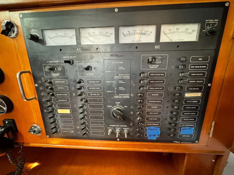 1995 Tayana 48 CENTER COCKPIT