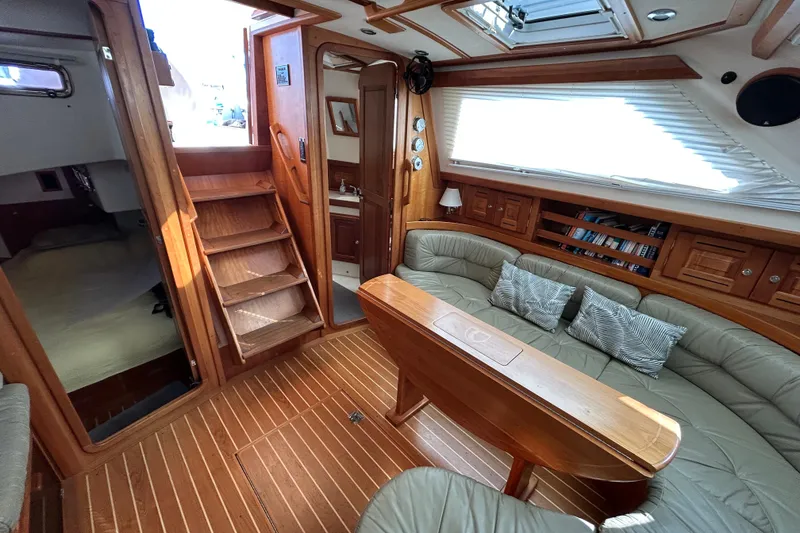 Salon Looking Aft