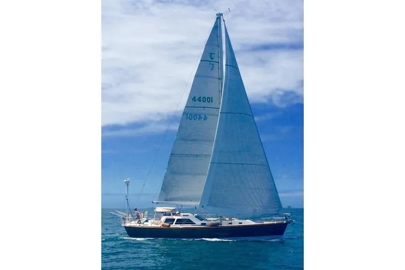 2003 Tartan 4400 LS