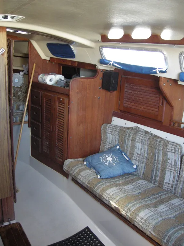 Stbd Settee