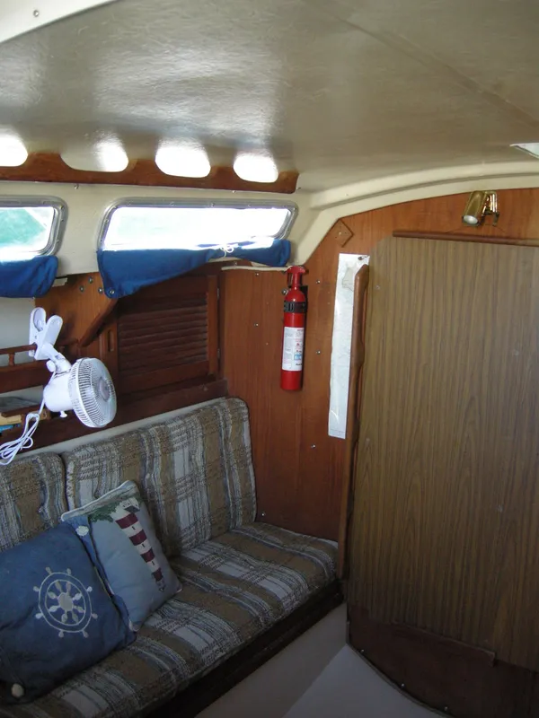 Dinette W/Table Stored