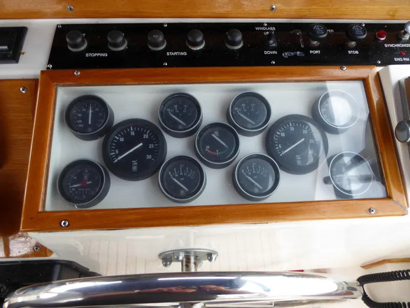 1997 Grand Banks Eastbay 38 EX