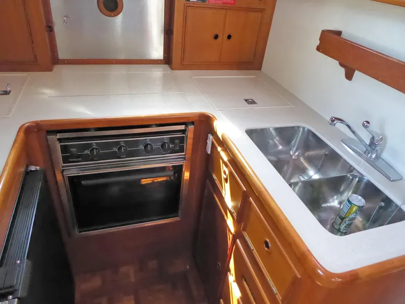 1997 Grand Banks Eastbay 38 EX