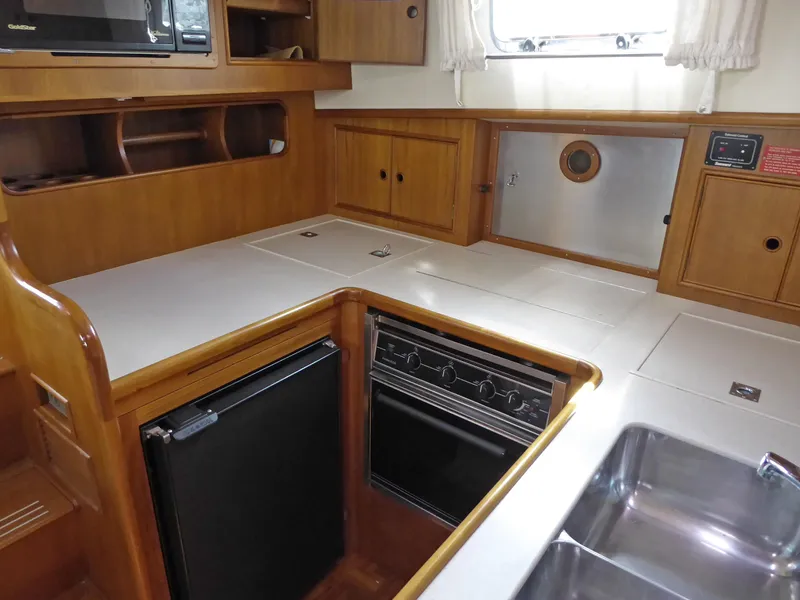 1997 Grand Banks Eastbay 38 EX