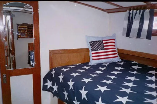 1939 Matthews Trunk Cabin Motor Yacht