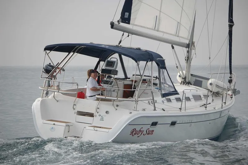 2006 Hunter 38
