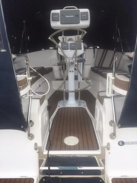 2006 Hunter 38