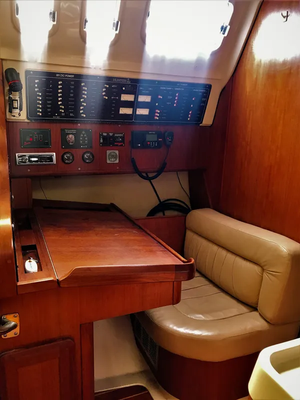 1995 Hunter 430
