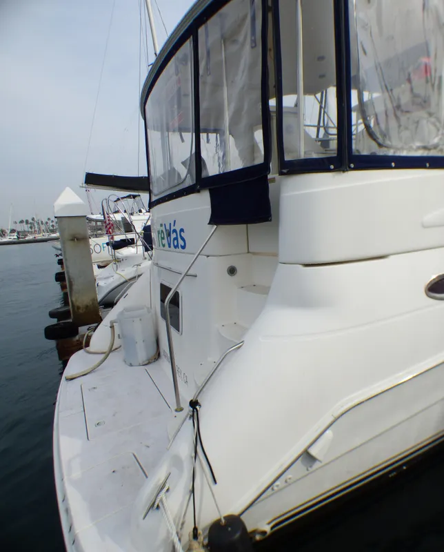 2001 Sea Ray 420 Aft Cabin