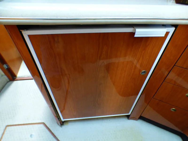 2001 Sea Ray 420 Aft Cabin