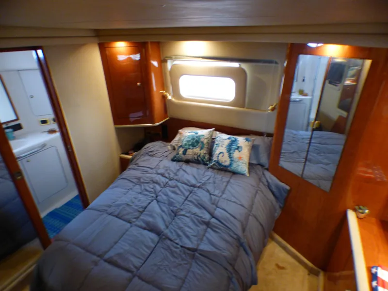 2001 Sea Ray 420 Aft Cabin