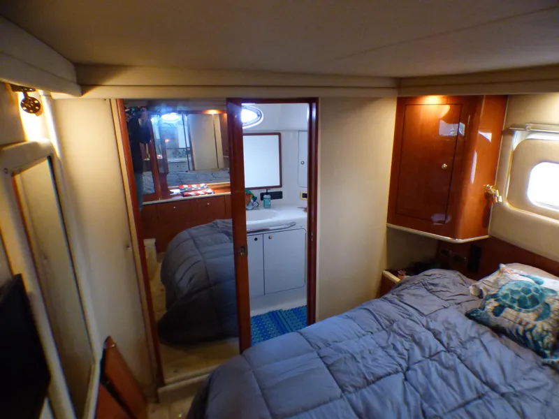 2001 Sea Ray 420 Aft Cabin