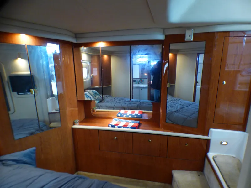 2001 Sea Ray 420 Aft Cabin